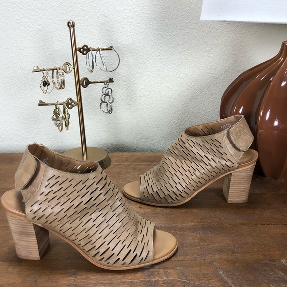 Steve Madden Tan Leather Laser Cut Open Toe Heels - Picture 3 of 8